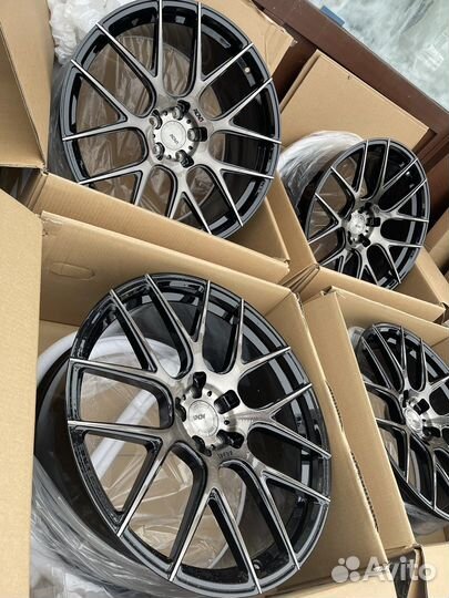 R21 Kinforest KF550-UHP 245/40, PCD 5x112 DIA 66.6