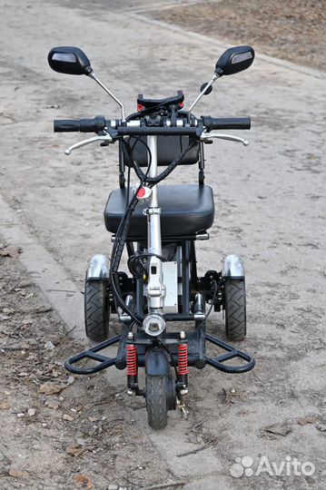 Электросамокат трехколесный