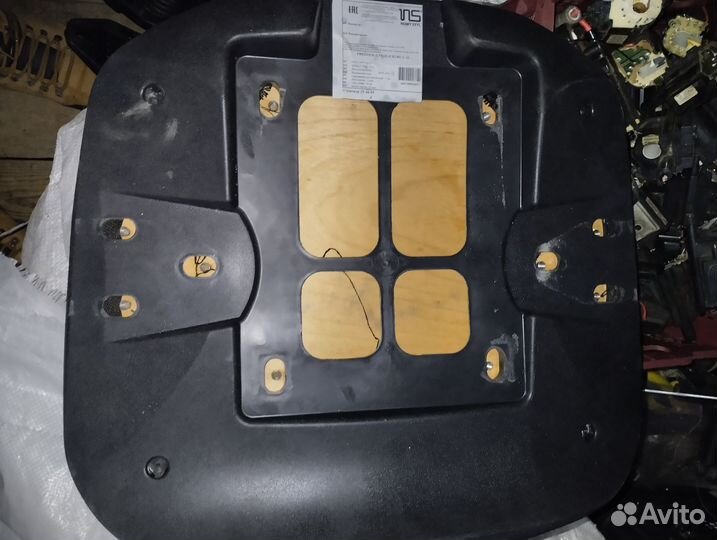 Подлокотники и сиденье кресла