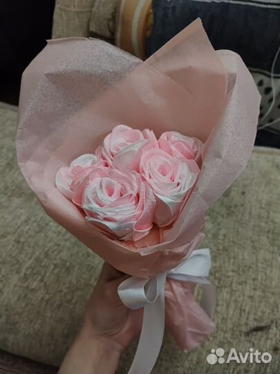 Розы из атласных лент