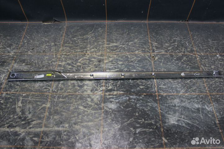 Молдинг двери передней правой - Cadilac Escalade 4