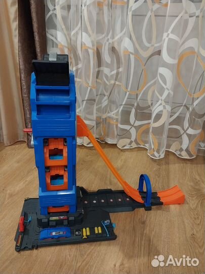 Hot wheels трек гараж