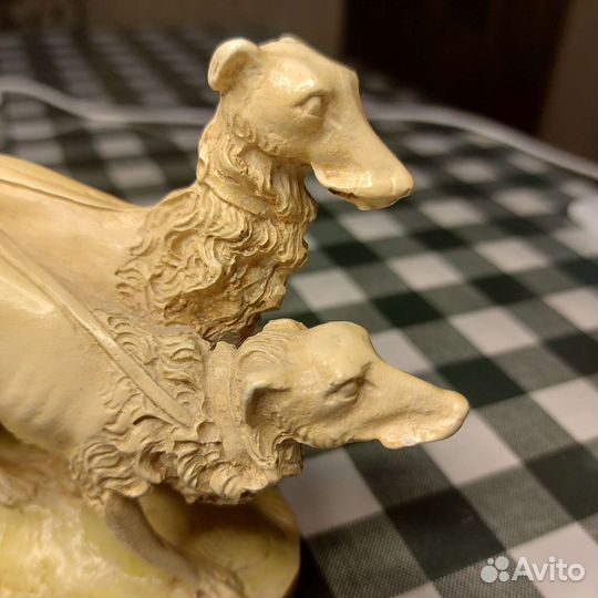 Статуэтка Девочка с собаками борзые