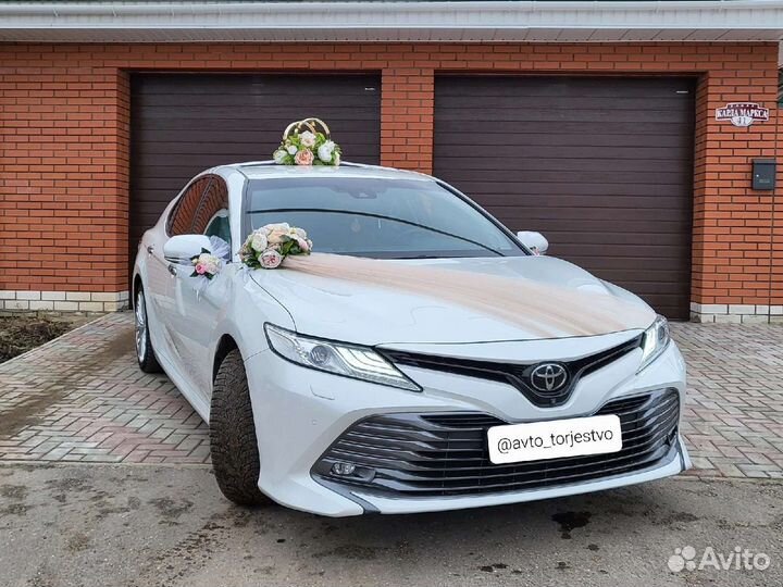 Свадебное украшение на машину