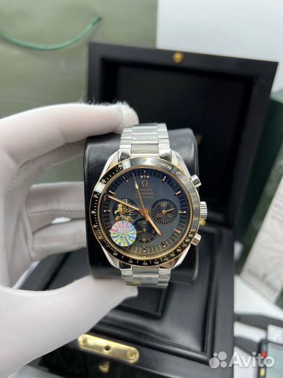 Часы кварцевые Omega