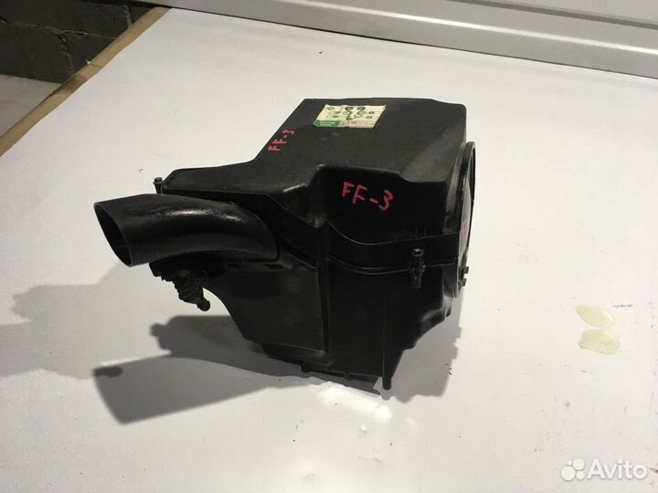 Воздушный фильтр корпус (Ford Focus)