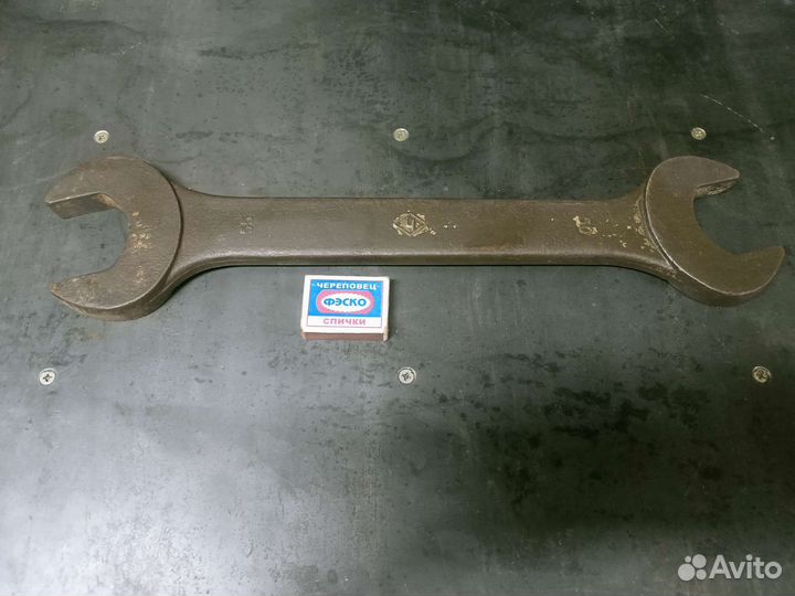 Старинный гаечный ключ