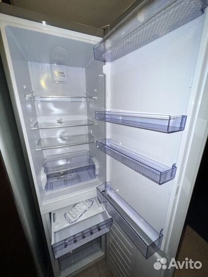 Холодильник новый Beko rcnk 335E20VX