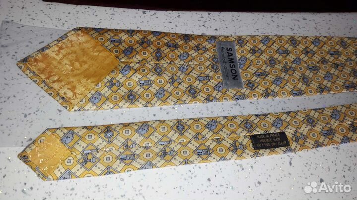 Галстук новый, Франция