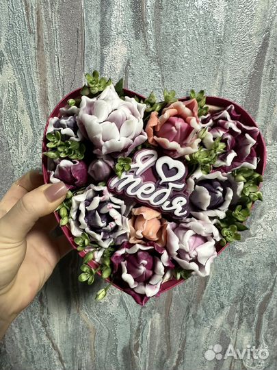 Коробочки с тюльпанами