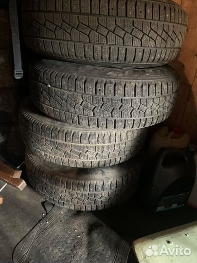 Kumho I'Zen Stud Snow KW11 235/75 R15