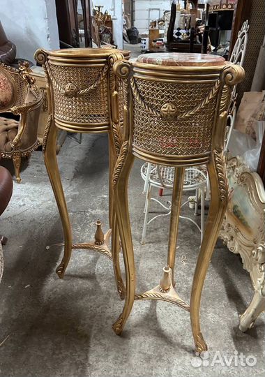 Подставка для цветов. Кашпо. Антикварная мебель