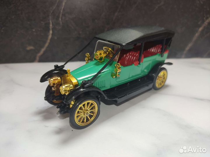 Руссобалт с красным салон и коробка