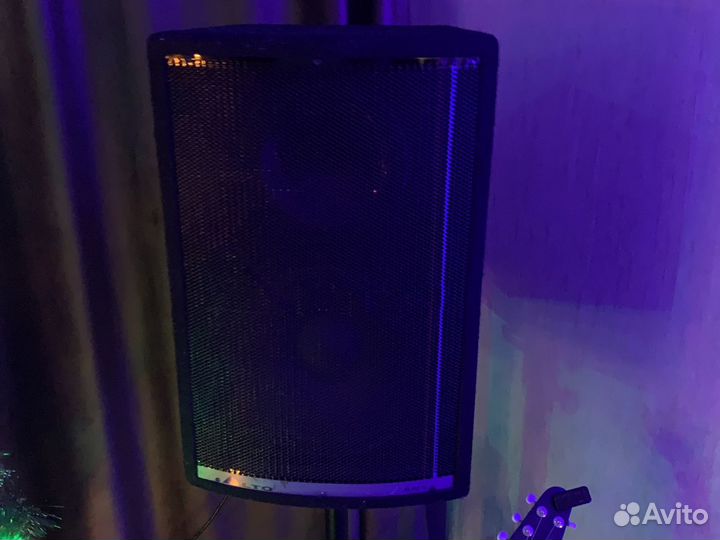 Акустические колонки и рековая стойка