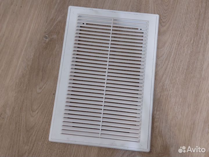 Вентиляционная решетка белая 30х21