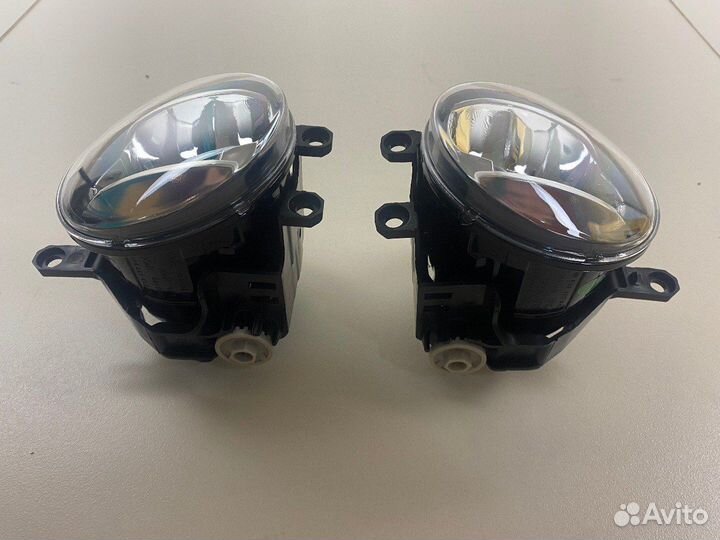 Туманка toyota avensis T27 08- (LED)