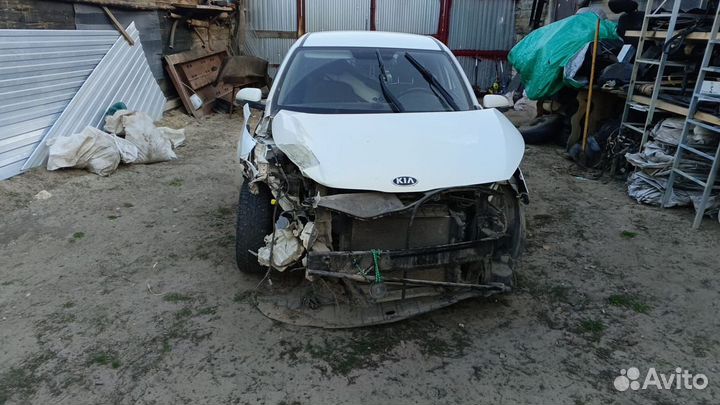 Kia Rio 1.6 AT, 2018, битый, 250 000 км