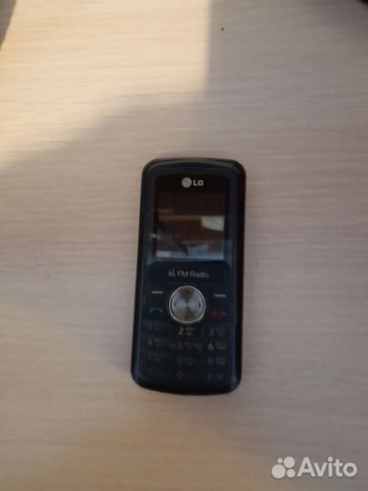 Кнопочный телефон lg