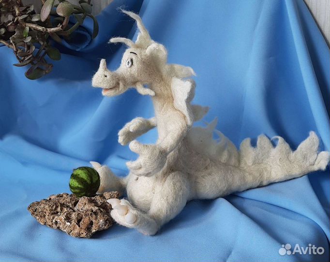 Шерстяные игрушки на Платановой аллее по выходным