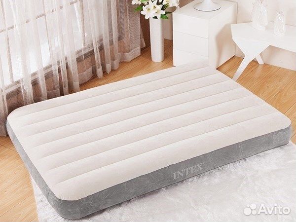 Надувной матрас 137х191х25 см белый цвет