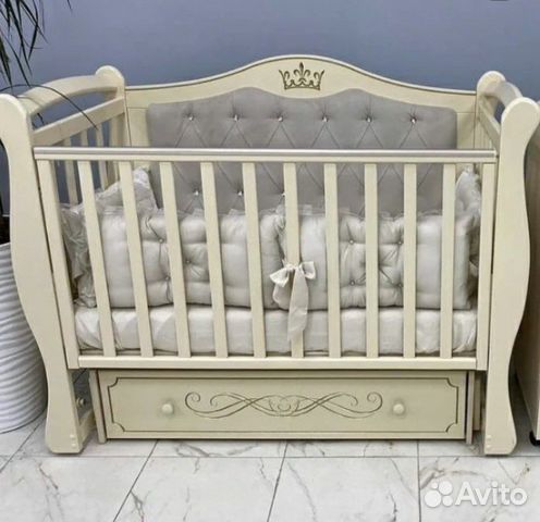 Детская кроватка с продольным маятником