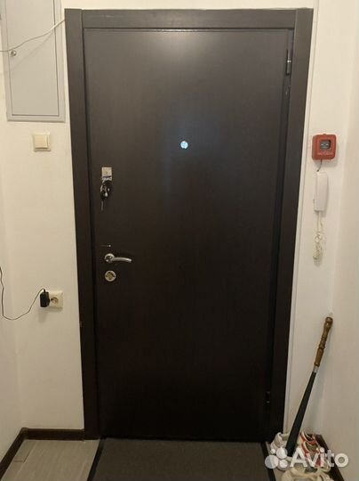 Дверь входная металлическая б/у от застройщика
