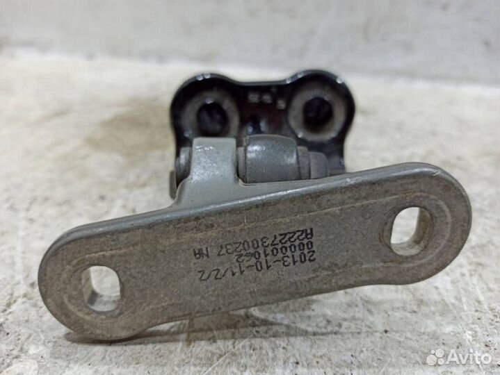 Петля двери задней правой верхняя