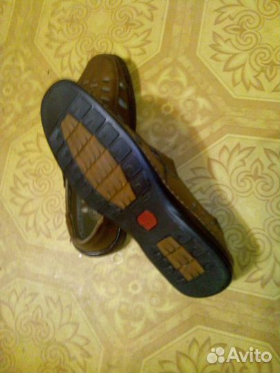 Сандали кожаные, новые