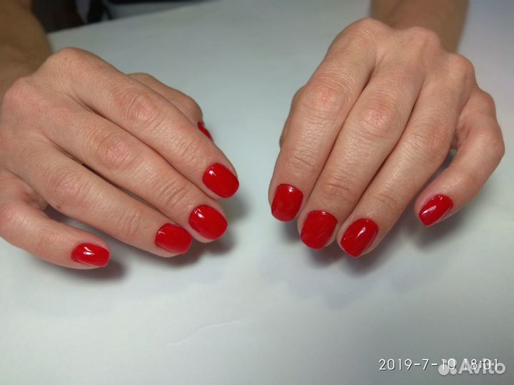 Маникюр с покрытием лаком