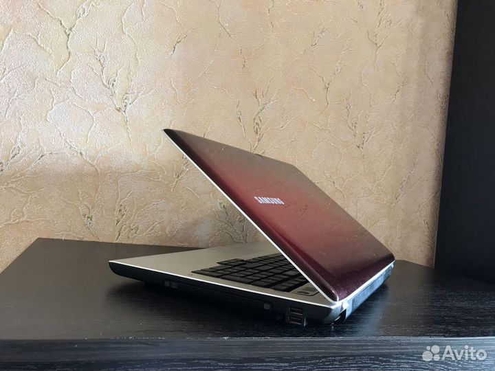 Ноутбук Samsung R730 Red 17.3 Дюйма