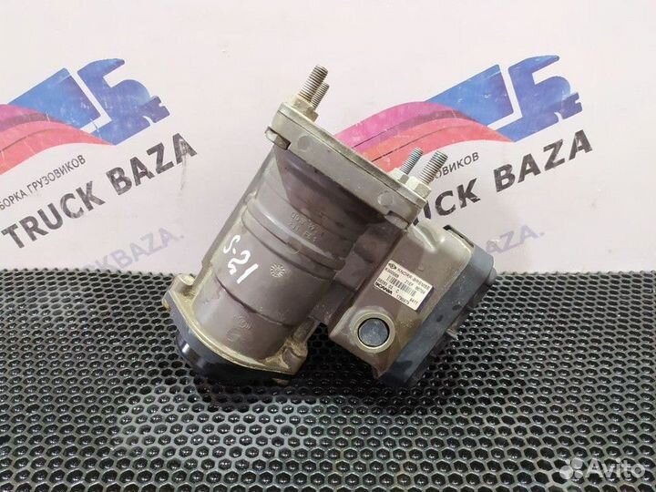 Кран управления тормозами прицепа