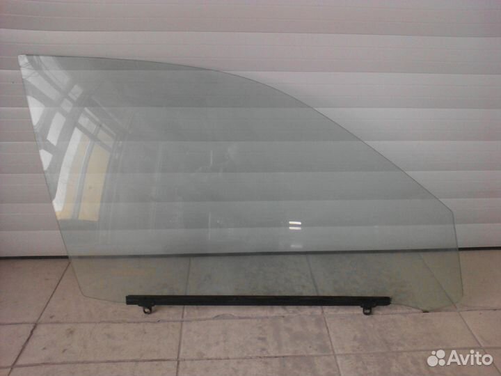 Стекло перед,зад. оригинал на лексус LS-430 2000