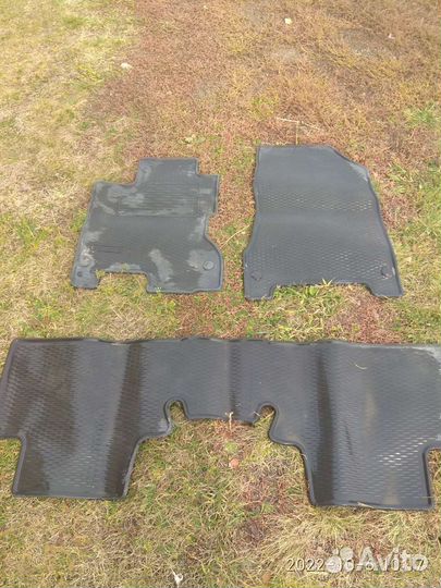 Автомобильные коврики резиновые