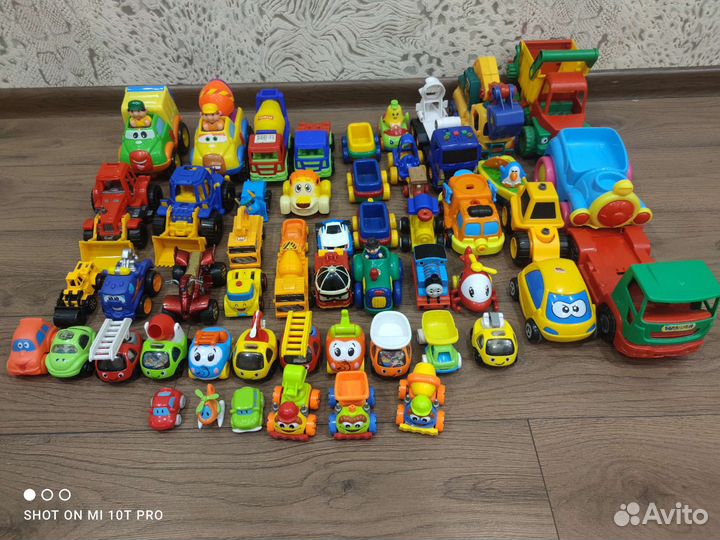 Машинки пакетом пластиковые 59 штук