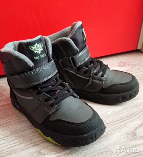 Демисезонные ботинки для мальчика 34р