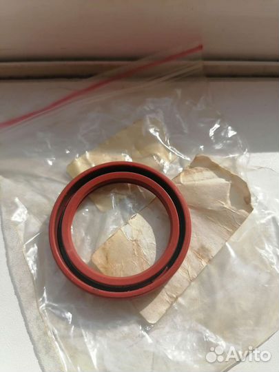 Сальник коленвала передний