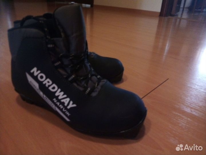 Лыжные ботинки