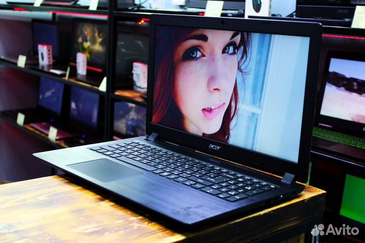 Ноутбук Acer с двумя видеокартами. HDD 1000 GB