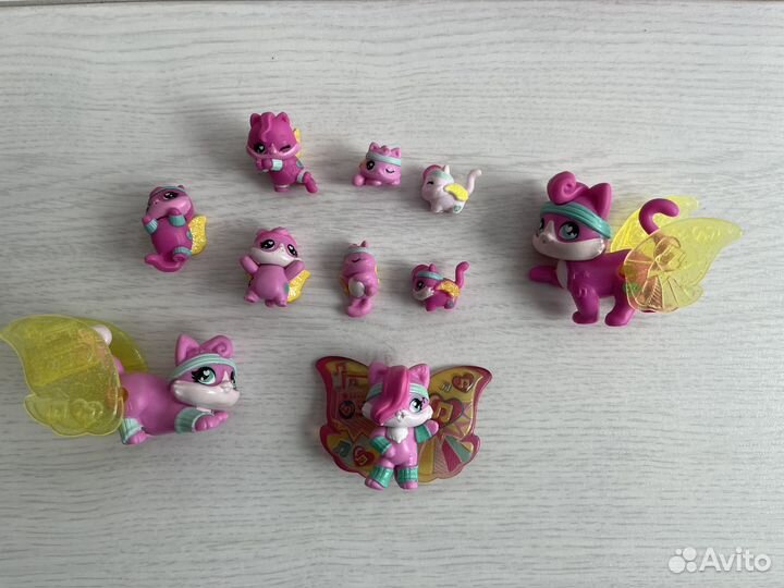 Hatchimals семья котиков набор с домиком