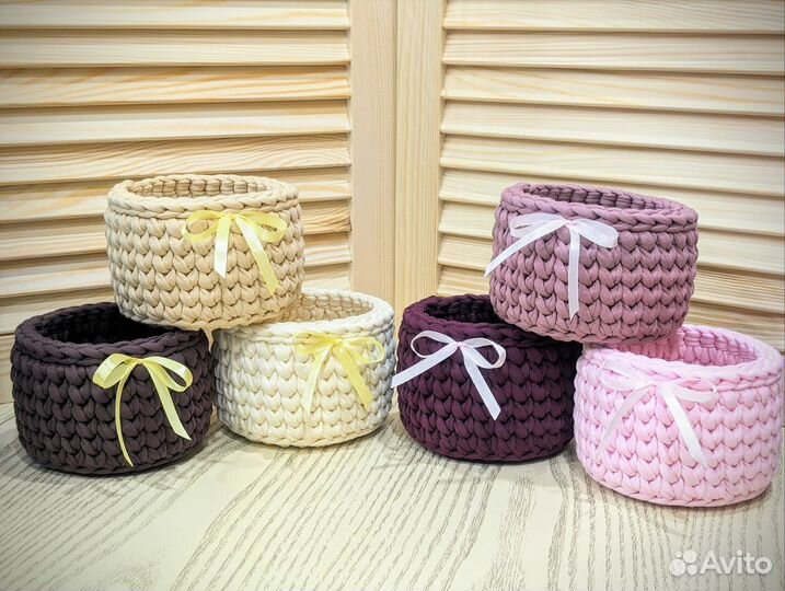 Готовый подарок корзины из трикотажной пряжи