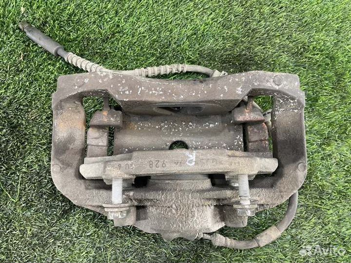 Суппорт тормозной передний правый Bmw 5Gt F07