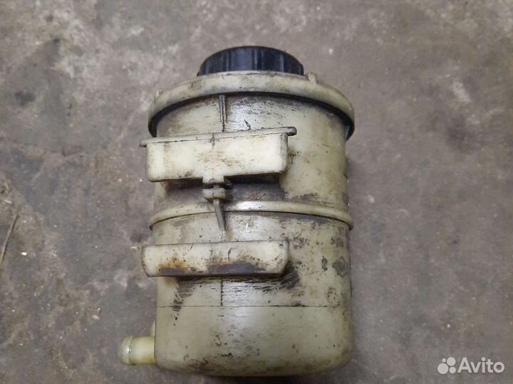 Бачок гура Renault logan