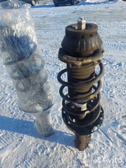 Передние стойки Honda Fit