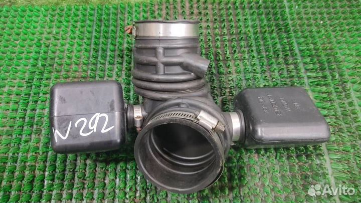 Патрубок воздушного фильтра Suzuki Grand Vitara 2