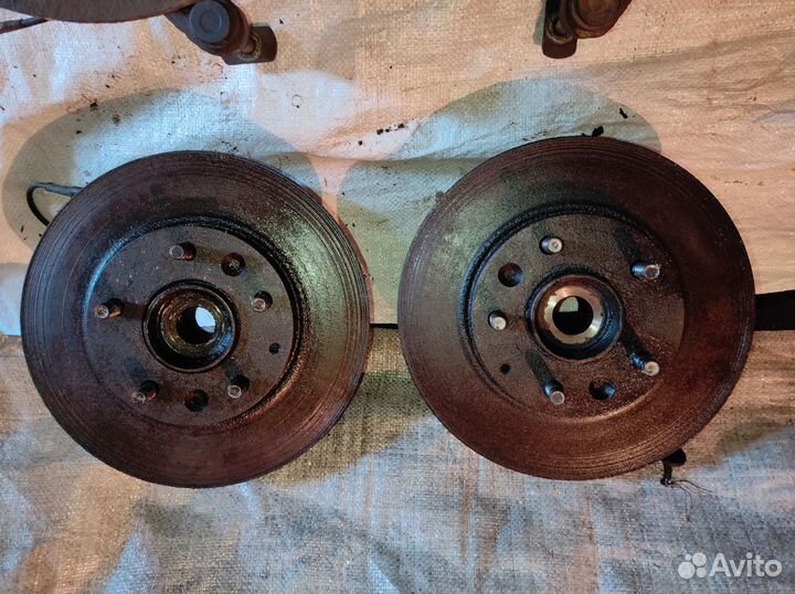 Ступица с диском тормозным мазда 626 гф