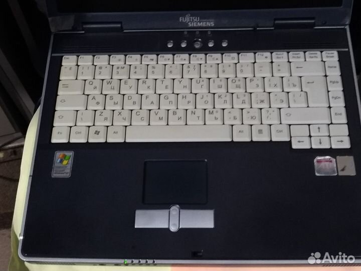 Fujitsu-Siemens Amilo Pro V-7010