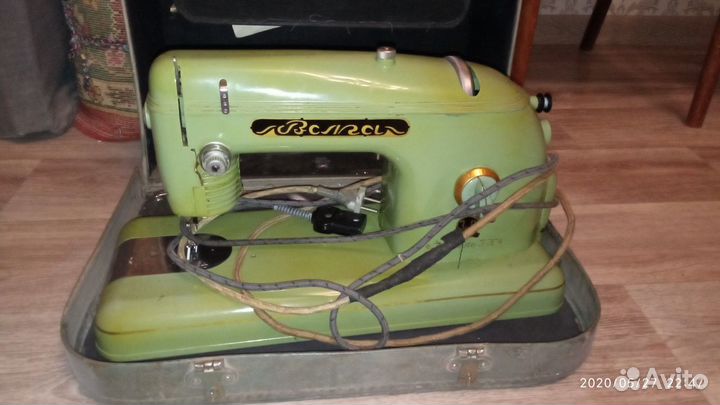 Швейная электрическая машина Волга