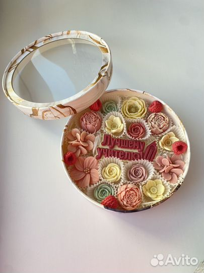 Композиция из шоколадных цветов