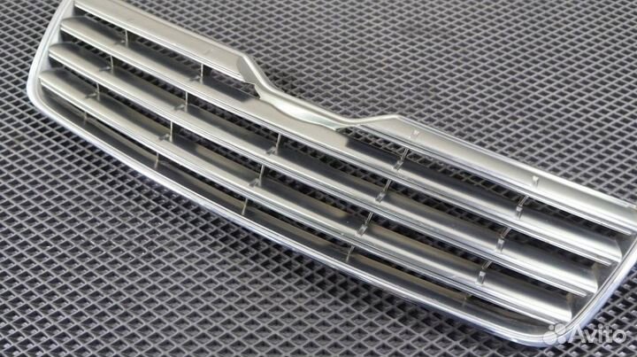 Решетка радиатора Toyota Corolla NZE121