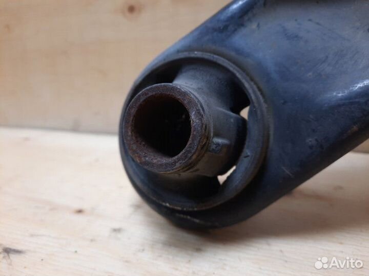 Рычаг подвески прав. перед. toyota vitz